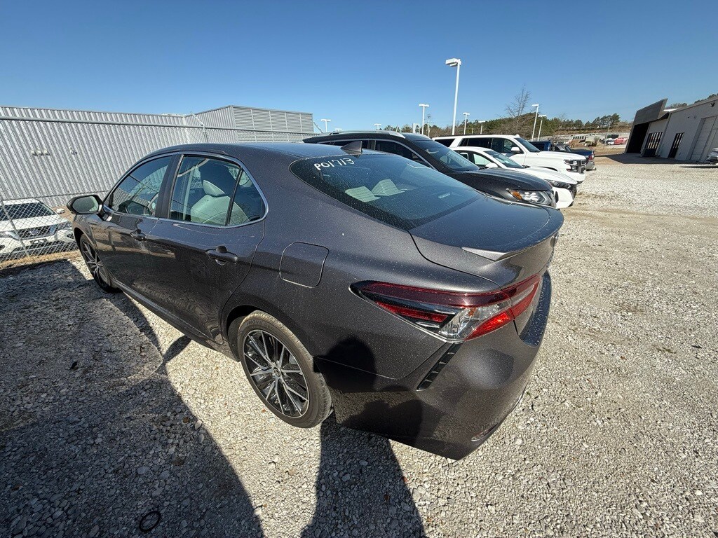 2022 Toyota Camry SE photo 3