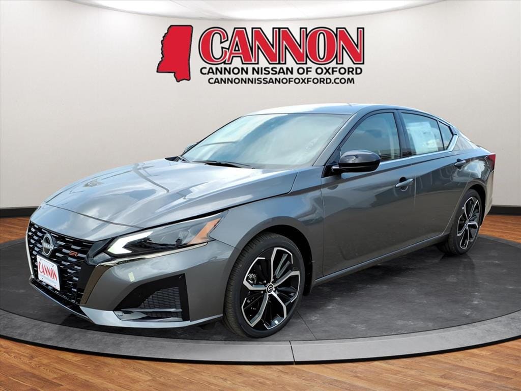 2025 Nissan Altima SR's photo