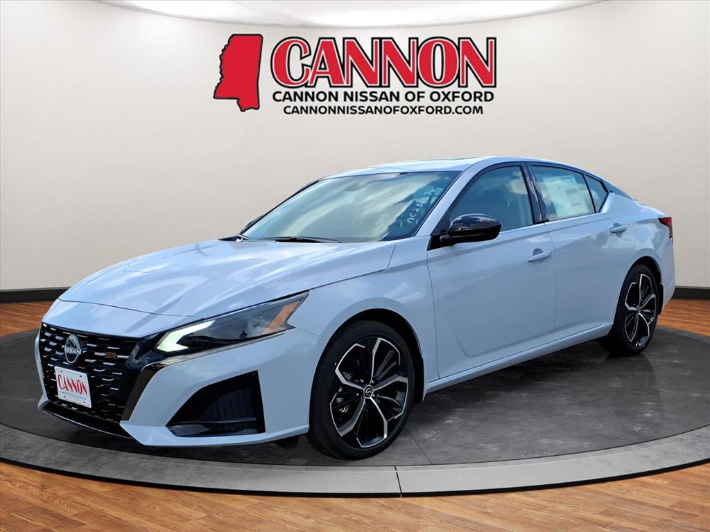 2025 Nissan Altima SR's photo