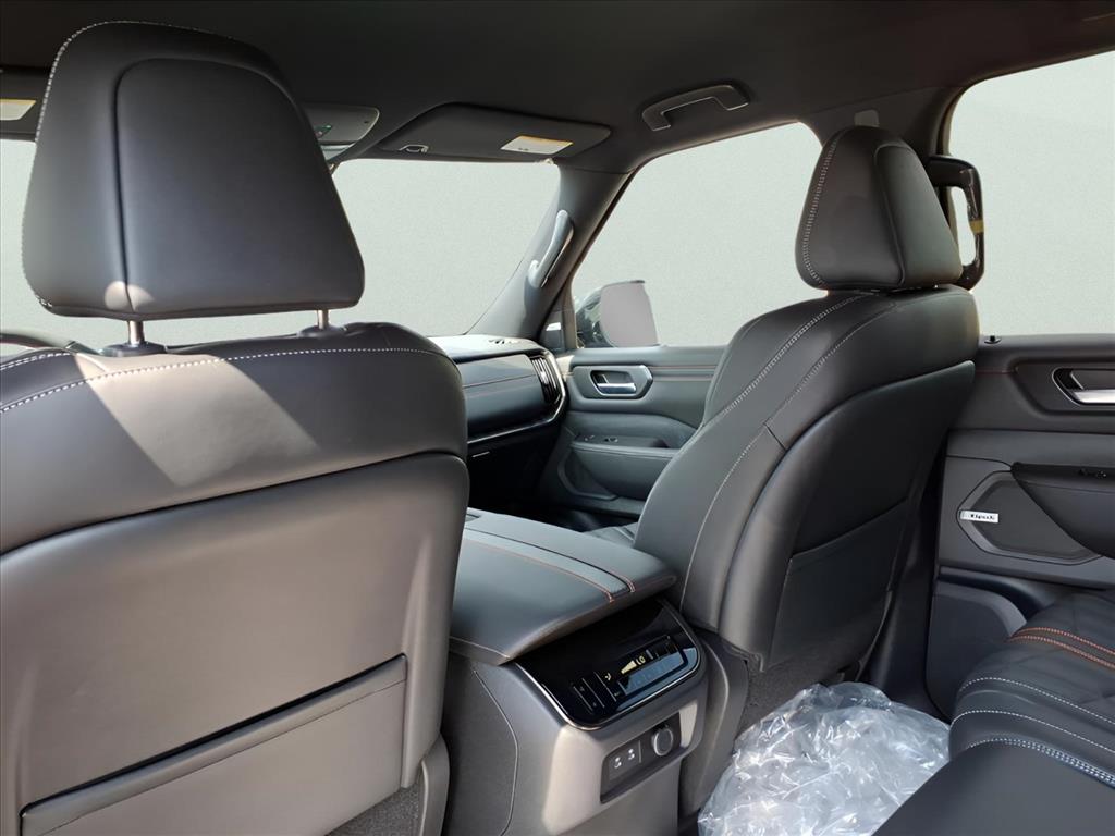 2025 Nissan Armada PRO-4X - Photo 11
