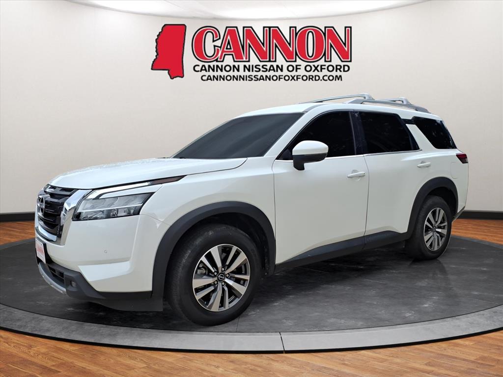 2023 Nissan Pathfinder SL's photo