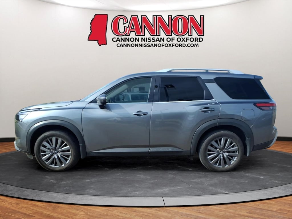 Used 2025 Nissan Pathfinder SL SUV