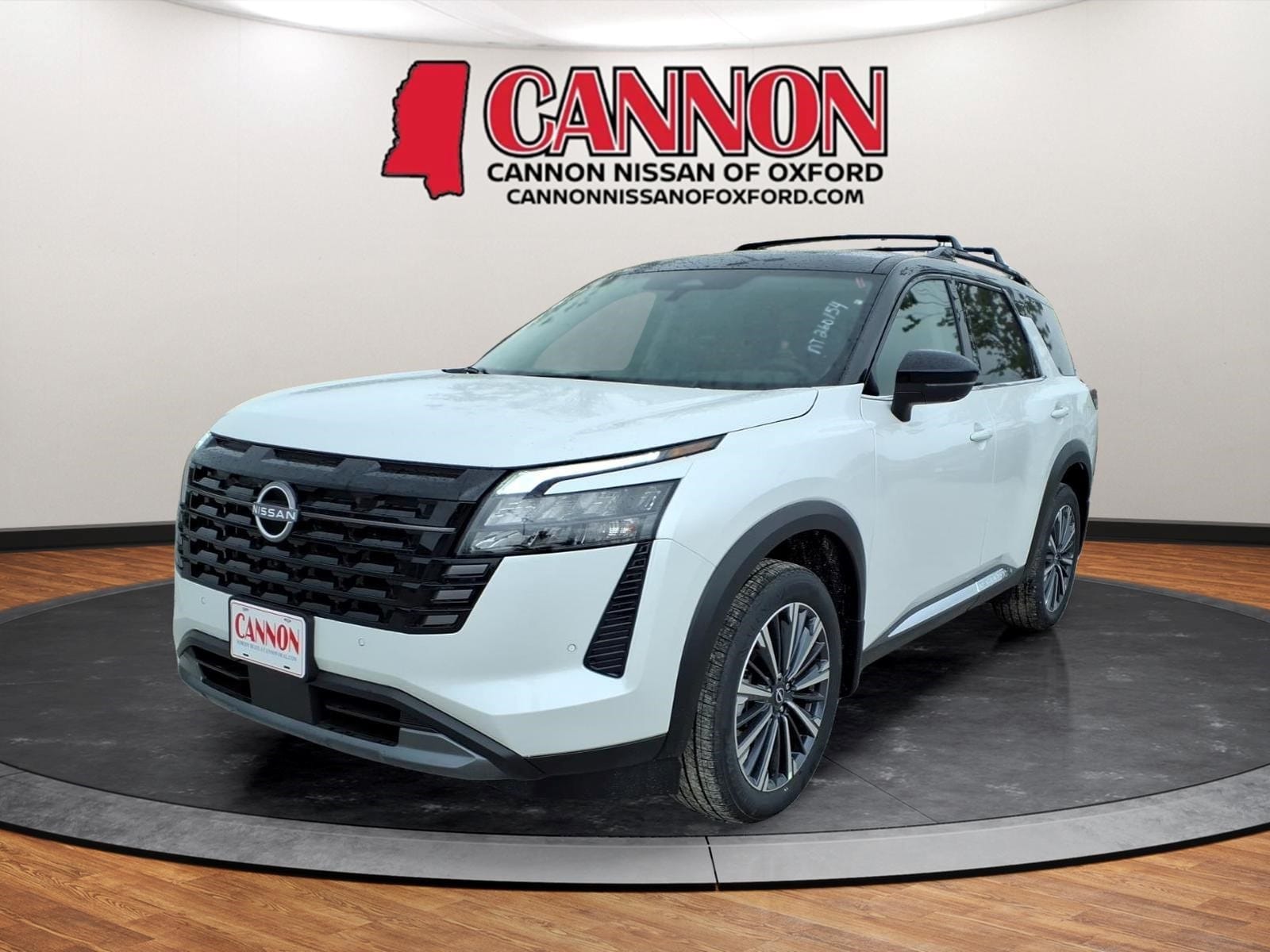 2026 Nissan Pathfinder Platinum 4WD's photo
