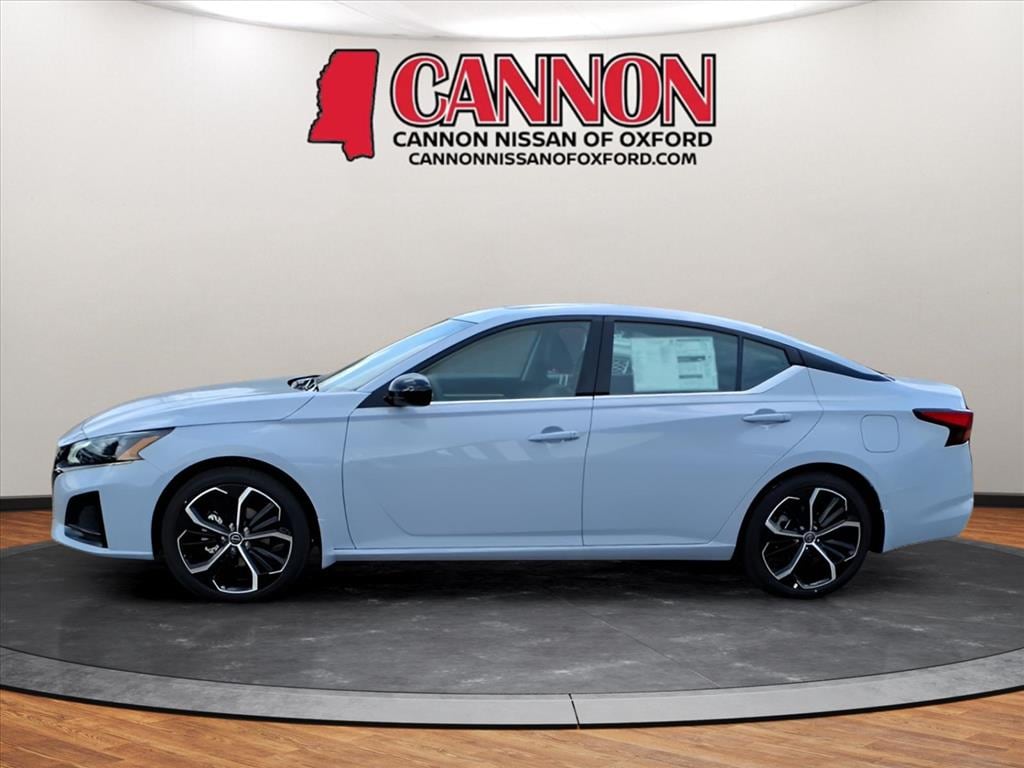 New 2025 Nissan Altima SR Sedan