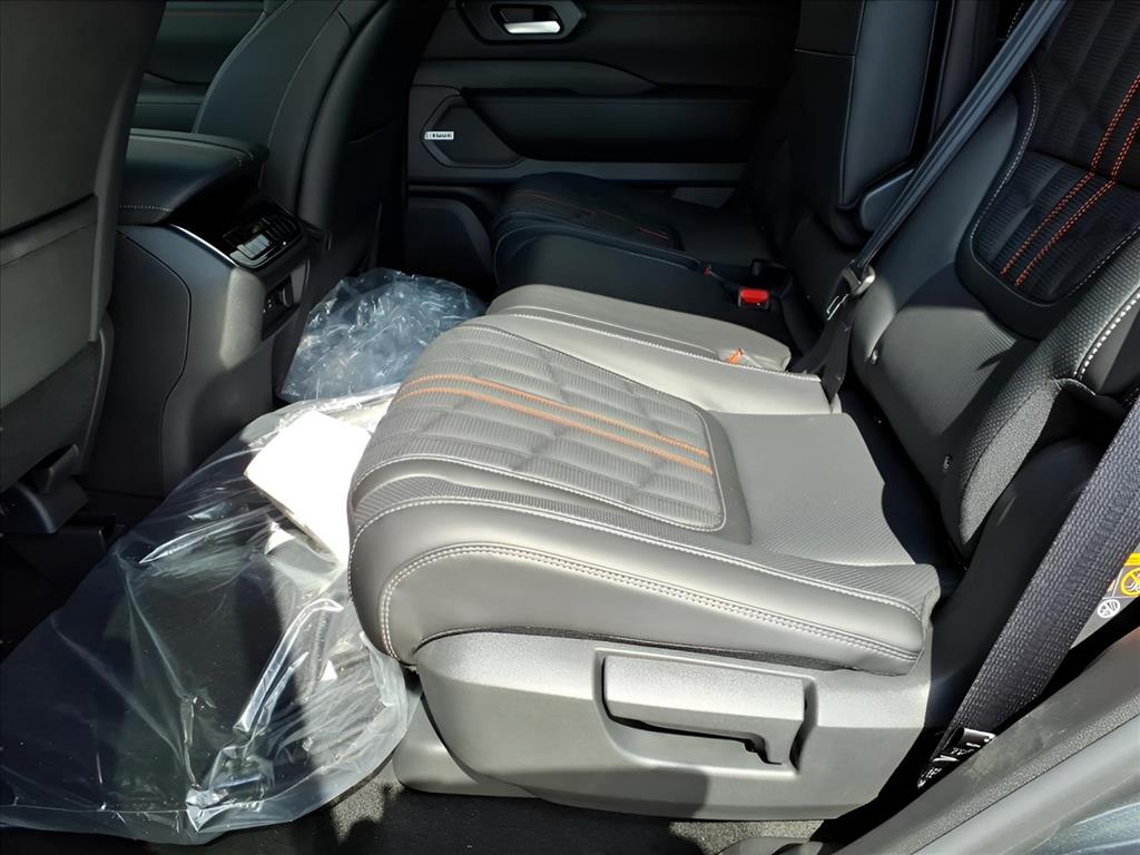 2025 Nissan Armada PRO-4X - Photo 9
