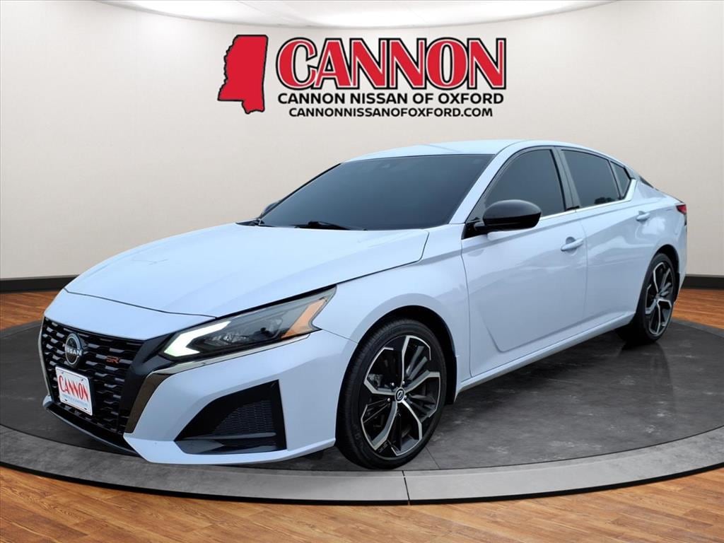 2024 Nissan Altima SR's photo