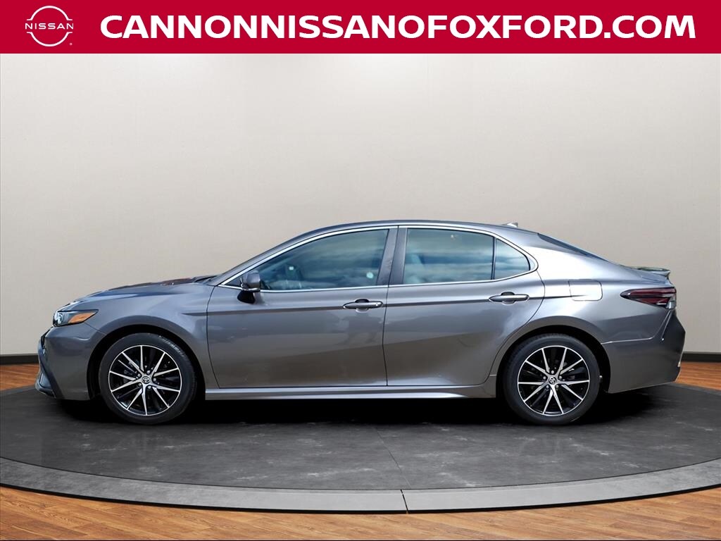 2022 Toyota Camry SE photo 2