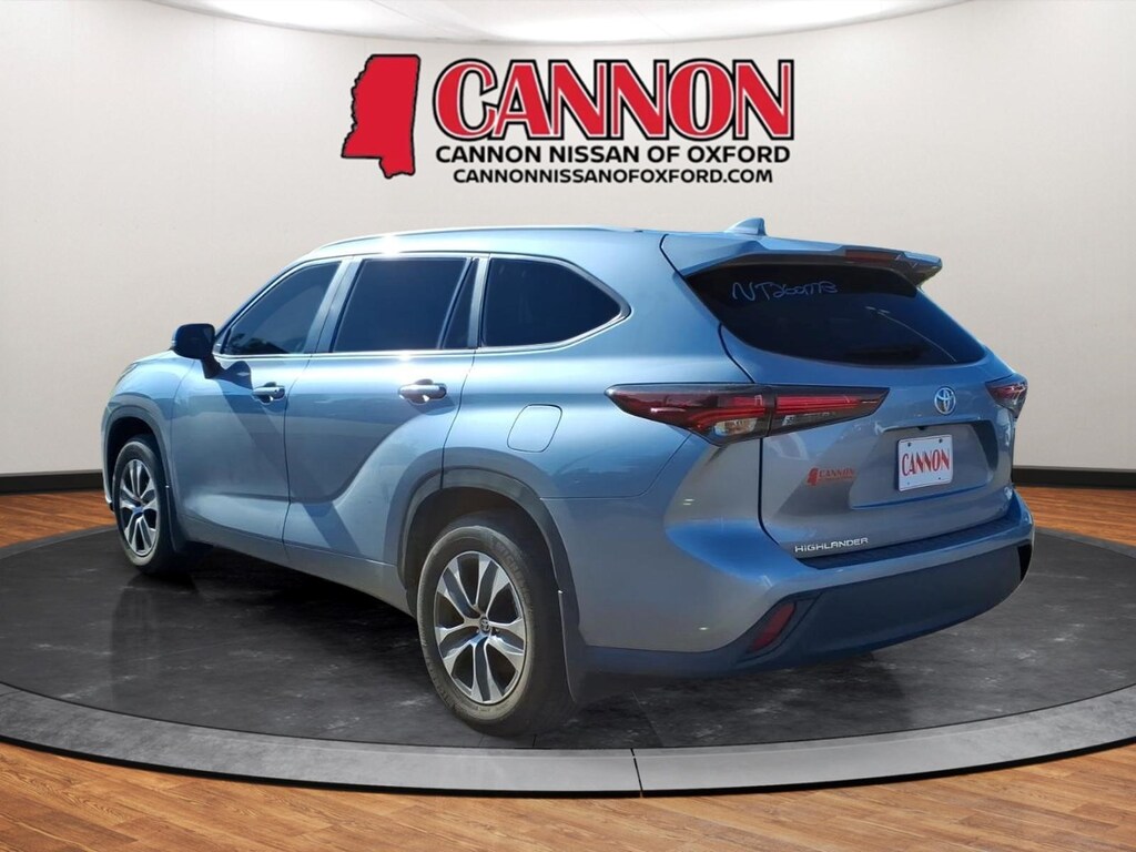 Used 2024 Toyota Highlander LE SUV