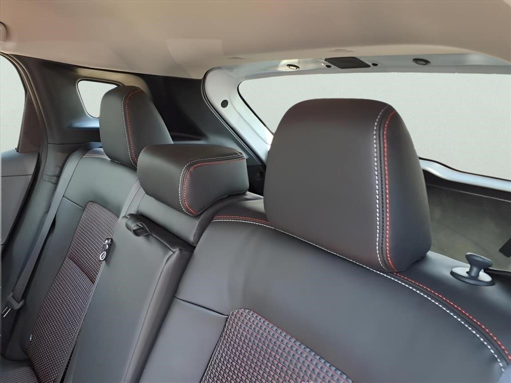 2025 Nissan Kicks SR - Photo 11