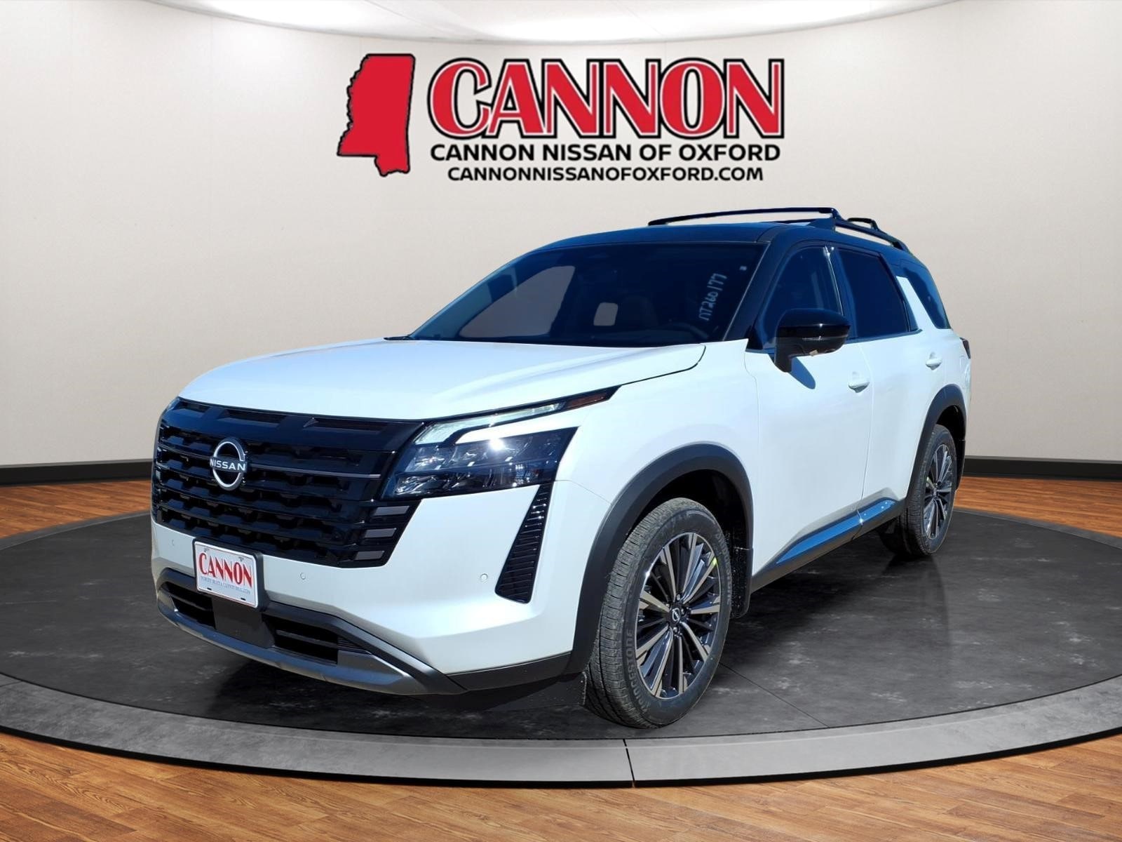 2026 Nissan Pathfinder Platinum 2WD's photo