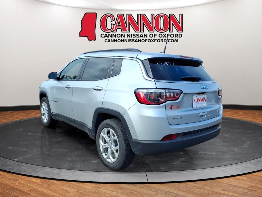 Used 2024 Jeep Compass Latitude SUV