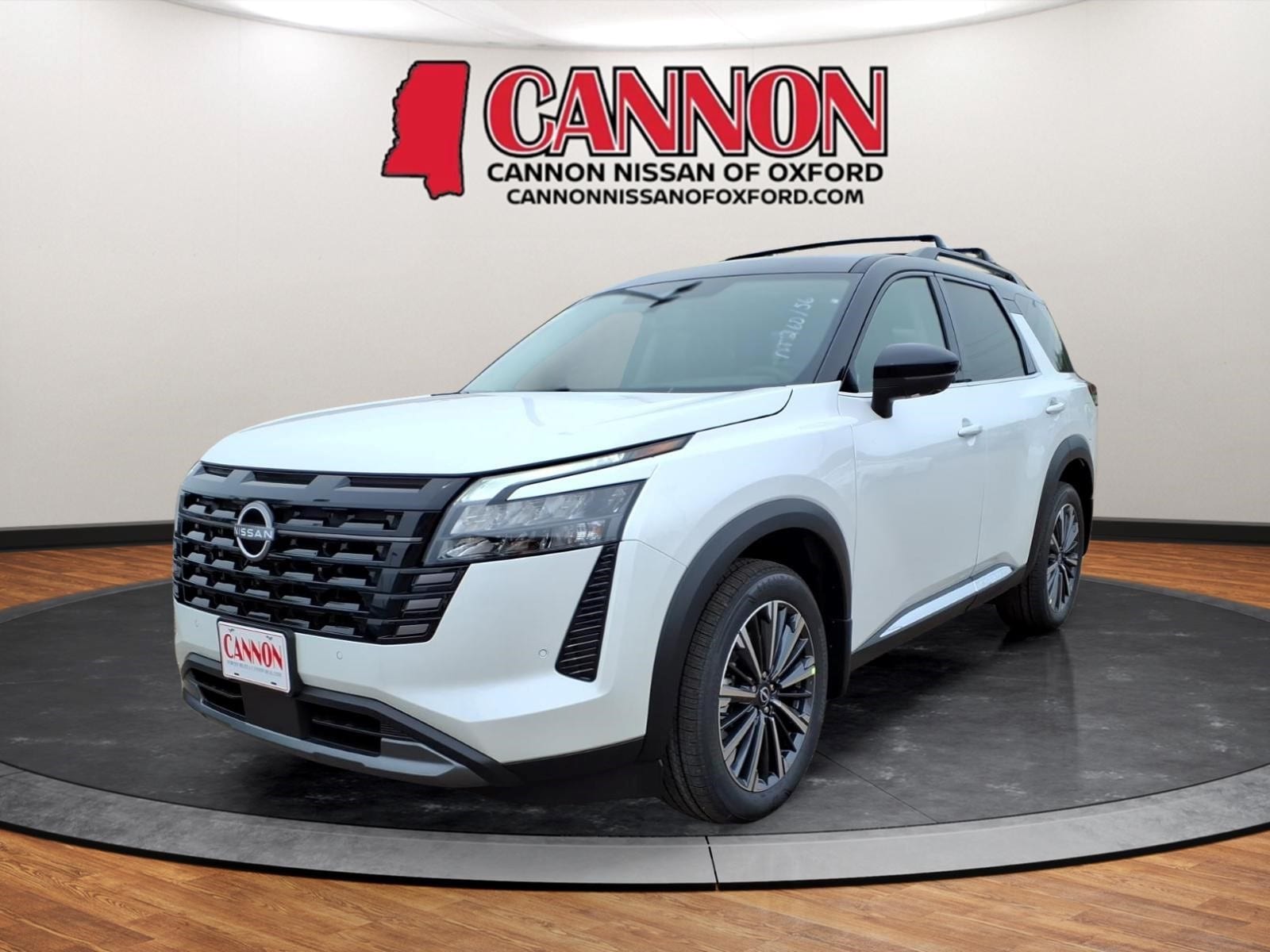 2026 Nissan Pathfinder Platinum 4WD's photo