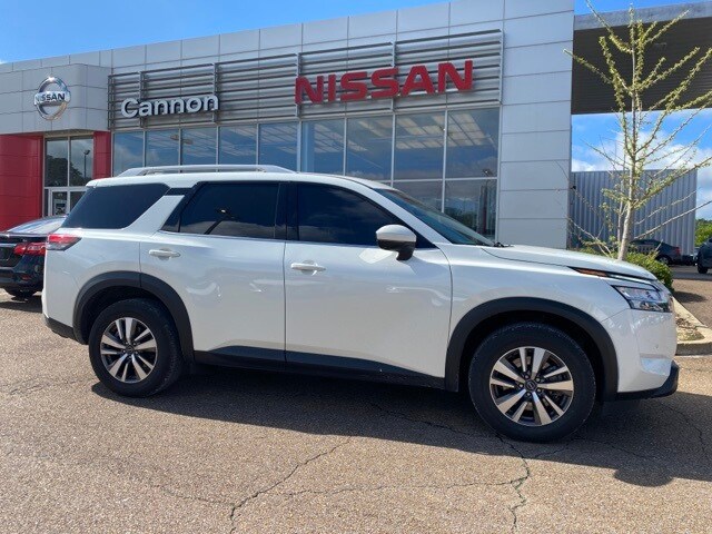 2023 Nissan Pathfinder SL photo 2