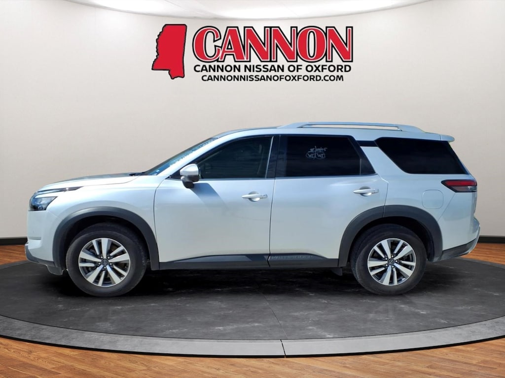 Used 2025 Nissan Pathfinder SL SUV
