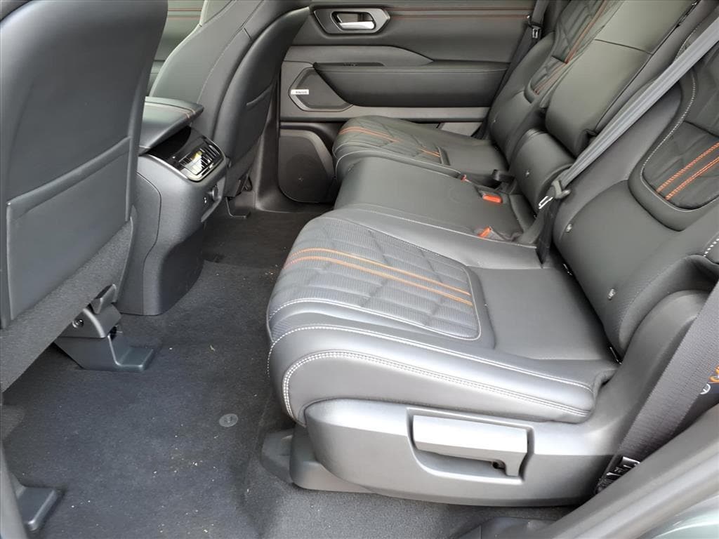 2025 Nissan Armada PRO-4X - Photo 9