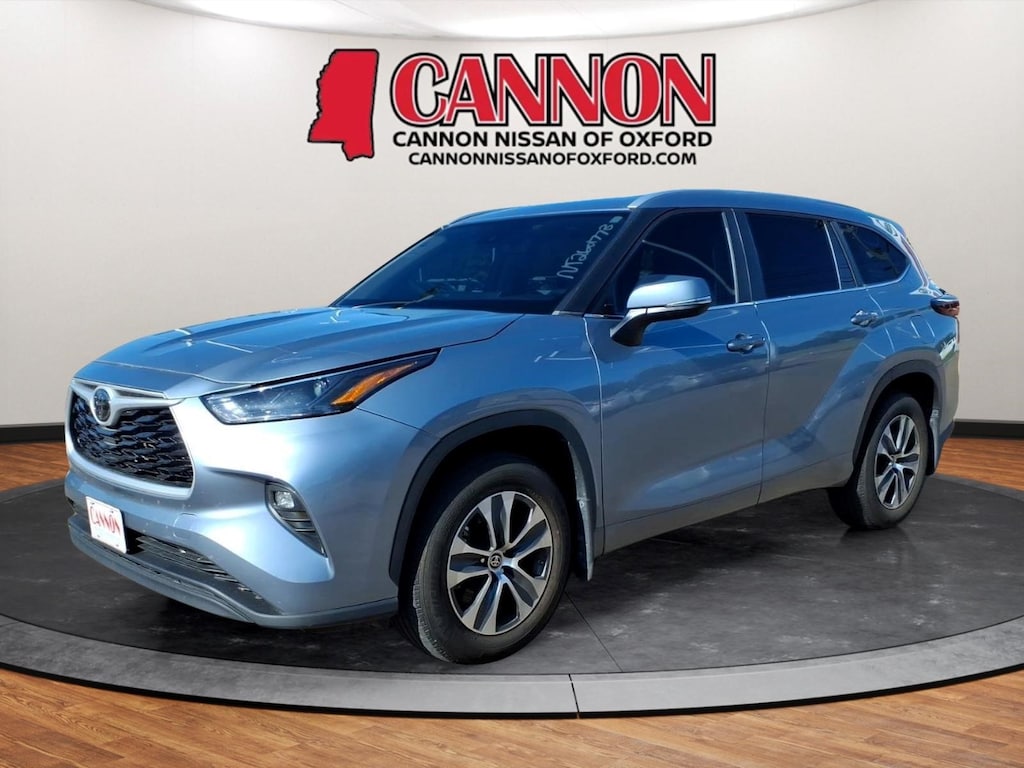 Used 2024 Toyota Highlander LE SUV