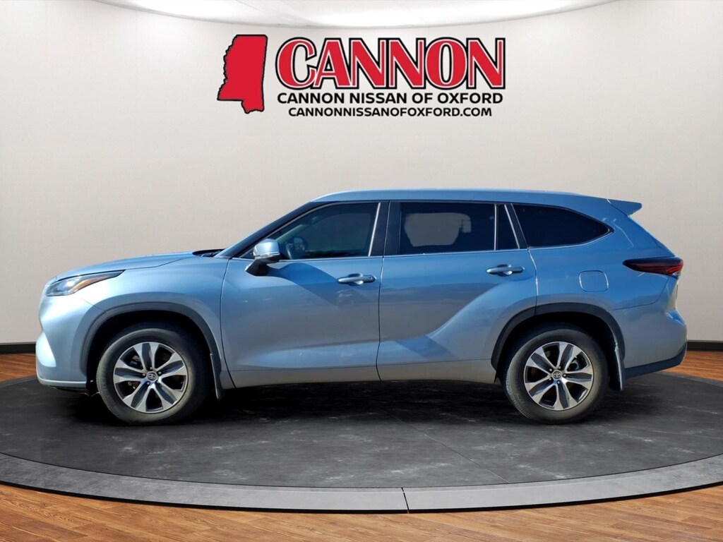 Used 2024 Toyota Highlander LE SUV