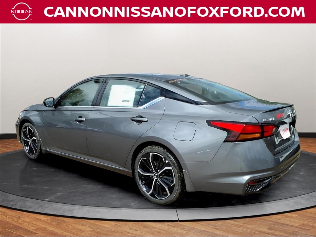 New 2025 Nissan Altima SR Sedan
