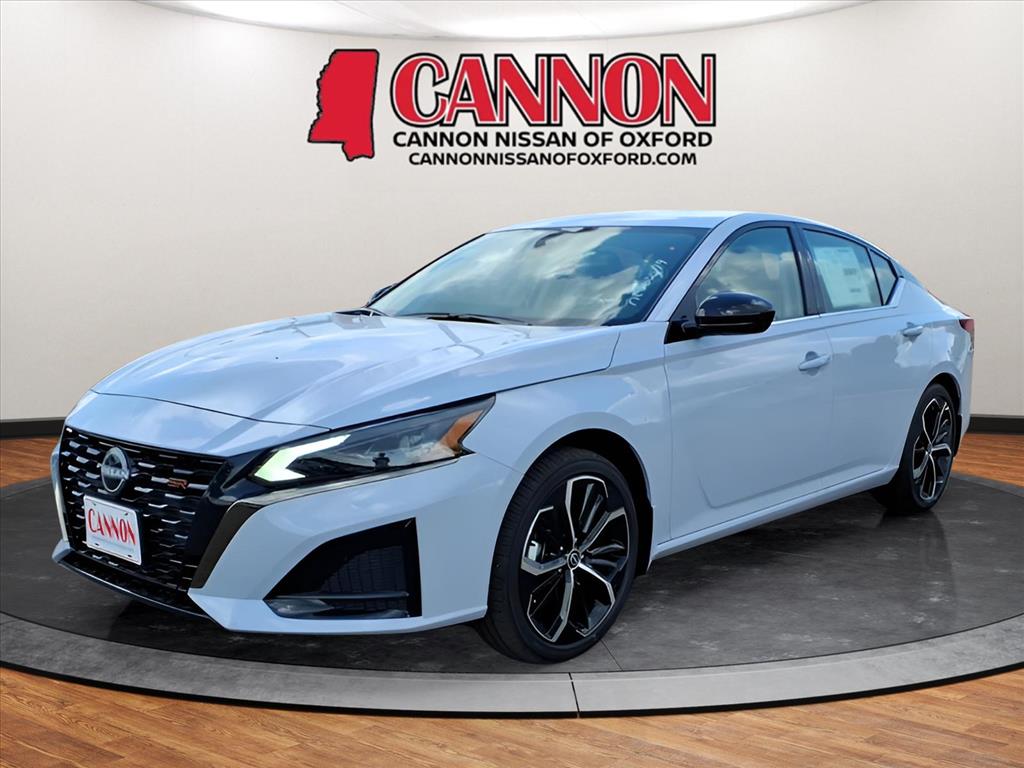 2025 Nissan Altima SR's photo