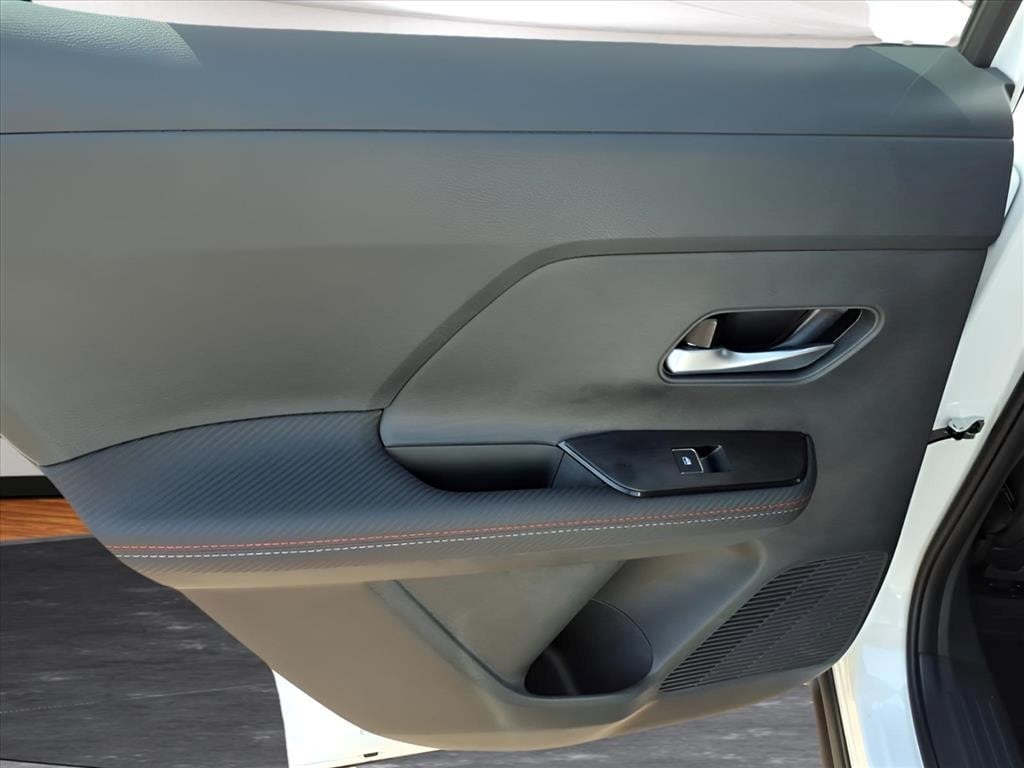 2025 Nissan Kicks SR - Photo 9