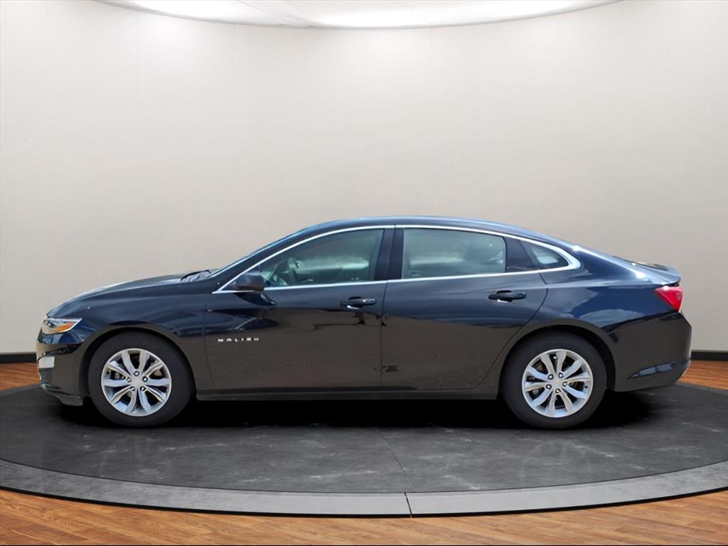 2024 Chevrolet Malibu 1LT photo 2