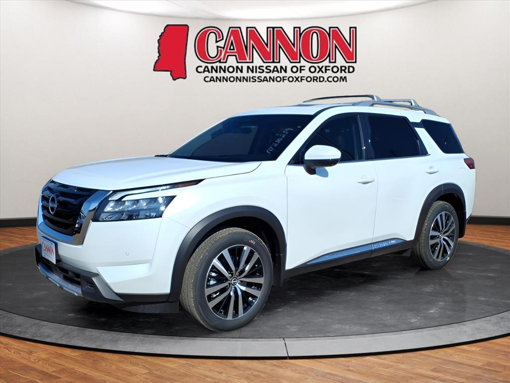 2025 Nissan Pathfinder Platinum's photo