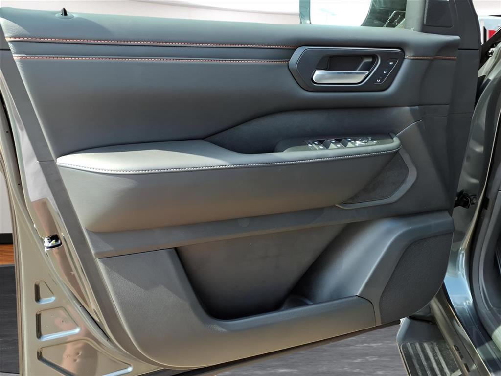 2025 Nissan Armada PRO-4X - Photo 15