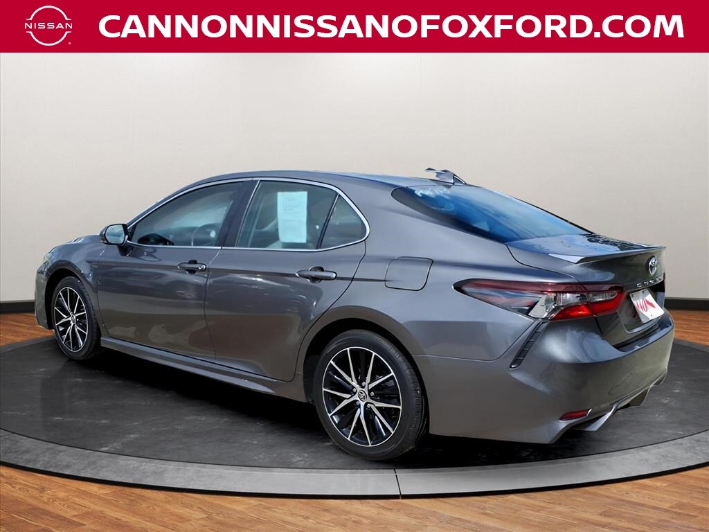 2022 Toyota Camry SE photo 3