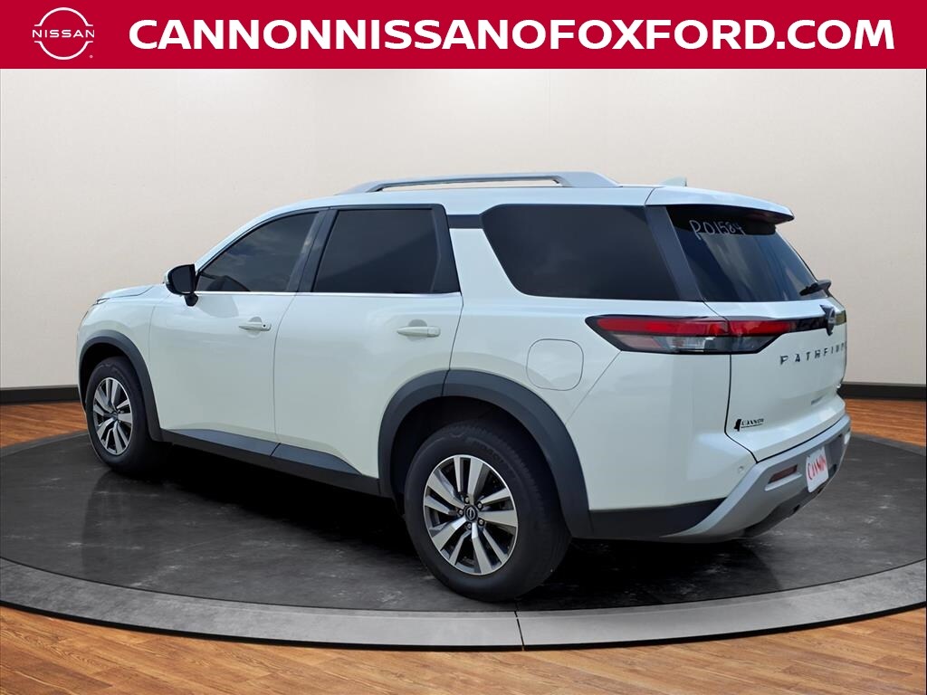 2023 Nissan Pathfinder SL photo 3