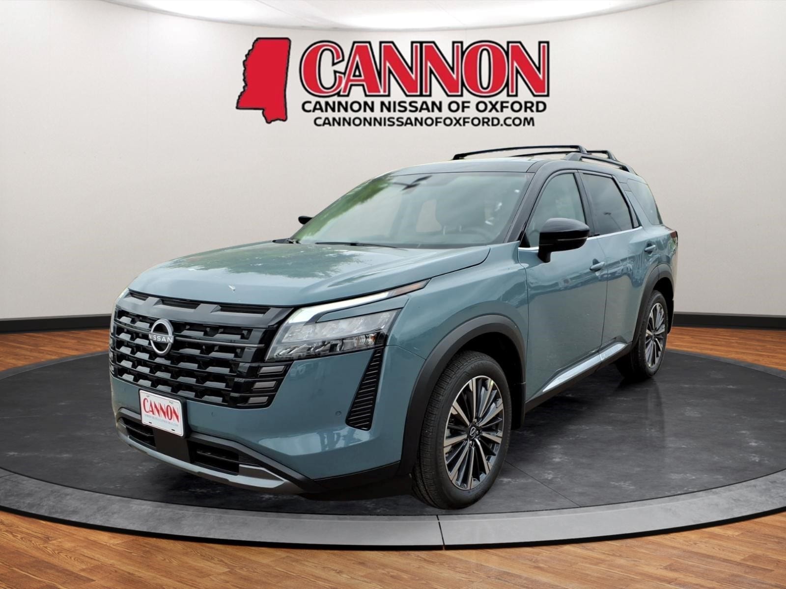 2026 Nissan Pathfinder Platinum 4WD's photo