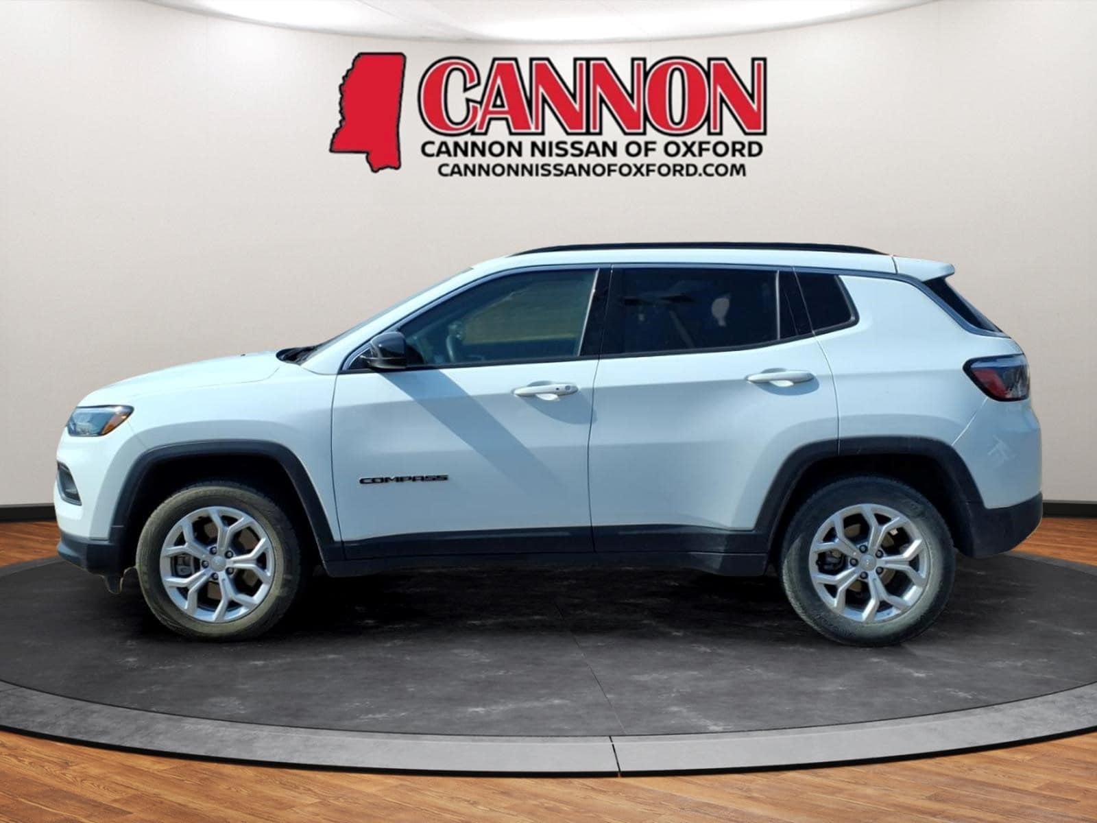 Used 2024 Jeep Compass Latitude with VIN 3C4NJDBN9RT100522 for sale in Oxford, MS