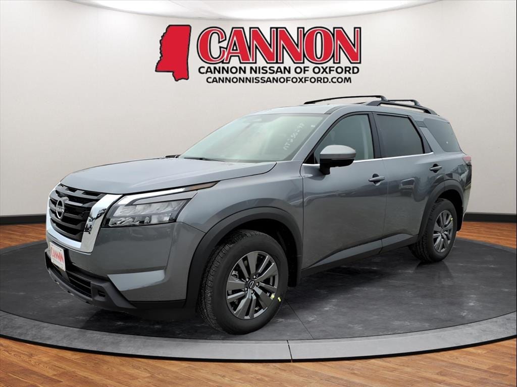 2025 Nissan Pathfinder SV's photo