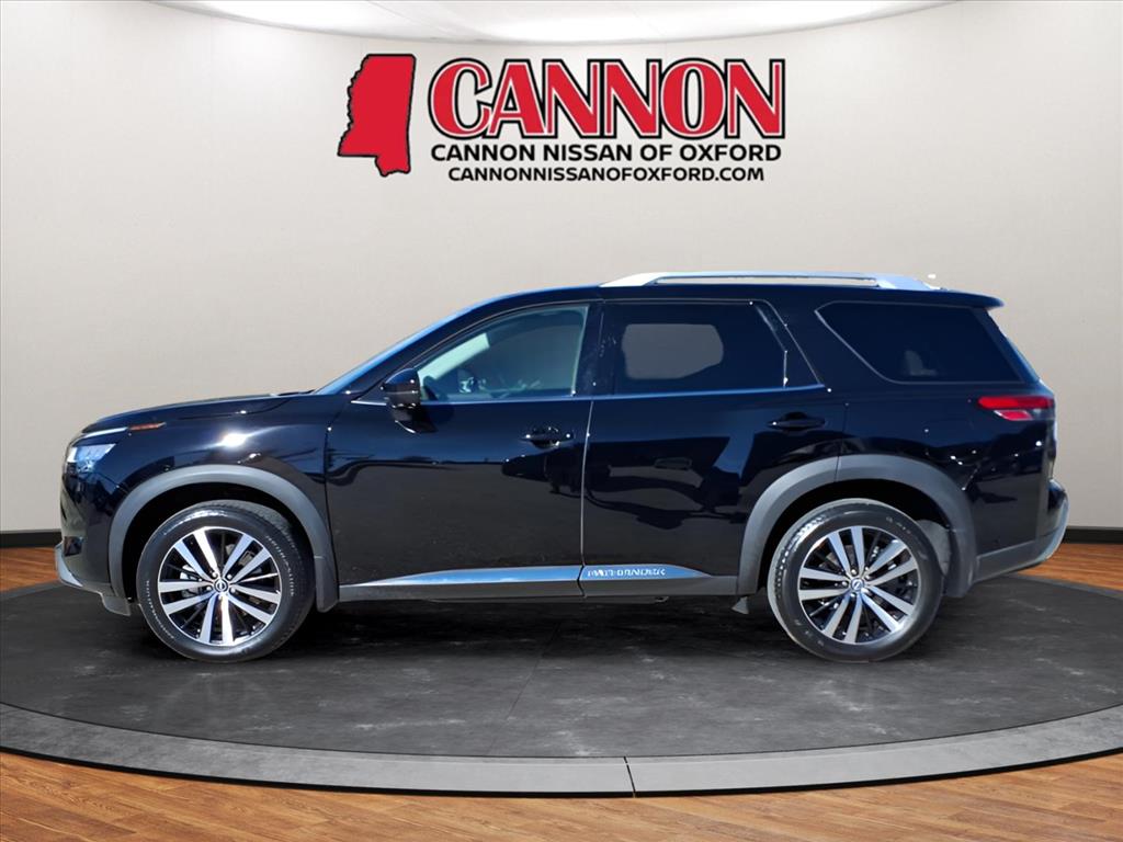 2024 Nissan Pathfinder Platinum photo 2