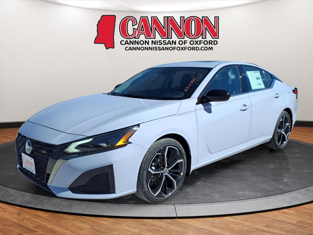 2025 Nissan Altima SR's photo