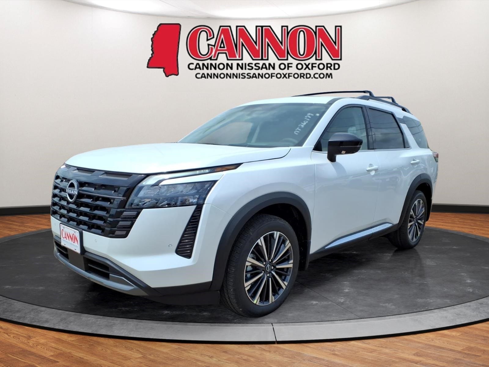 2026 Nissan Pathfinder Platinum 2WD's photo