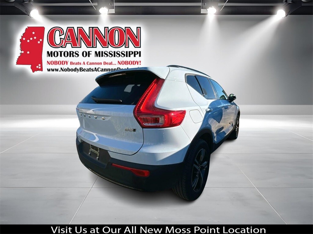 2024 Volvo XC40 Core photo 3