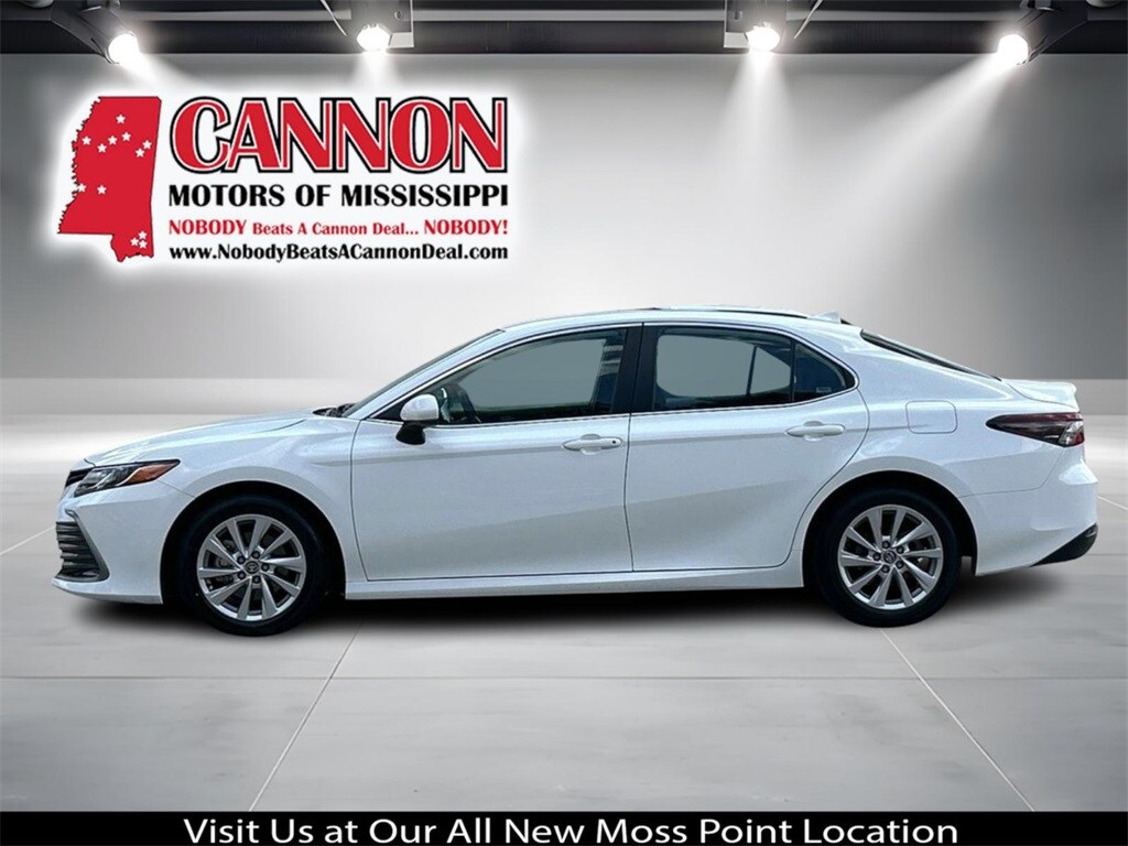 2024 Toyota Camry LE photo 2