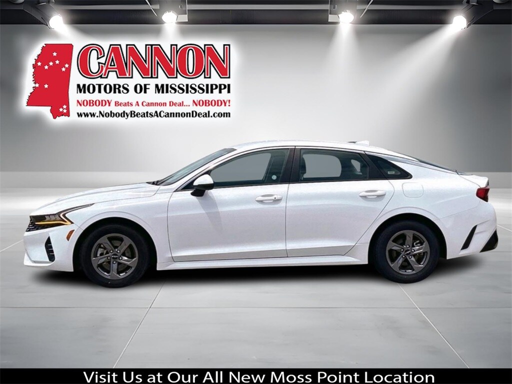 2023 Kia K5 LXS photo 2