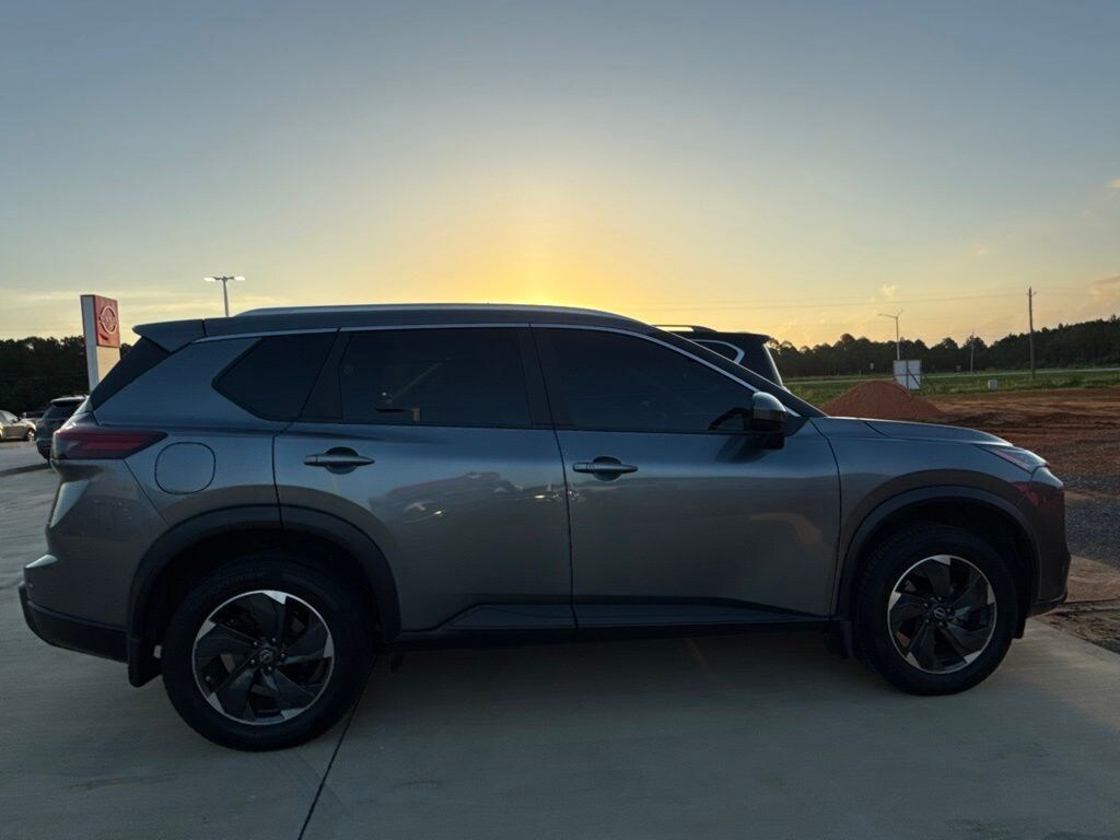 Used 2024 Nissan Rogue SV SUV