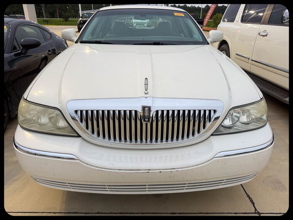 Used 2006 Lincoln Town Car Signature Limited with VIN 1LNHM82V46Y613694 for sale in Moss Point, MS