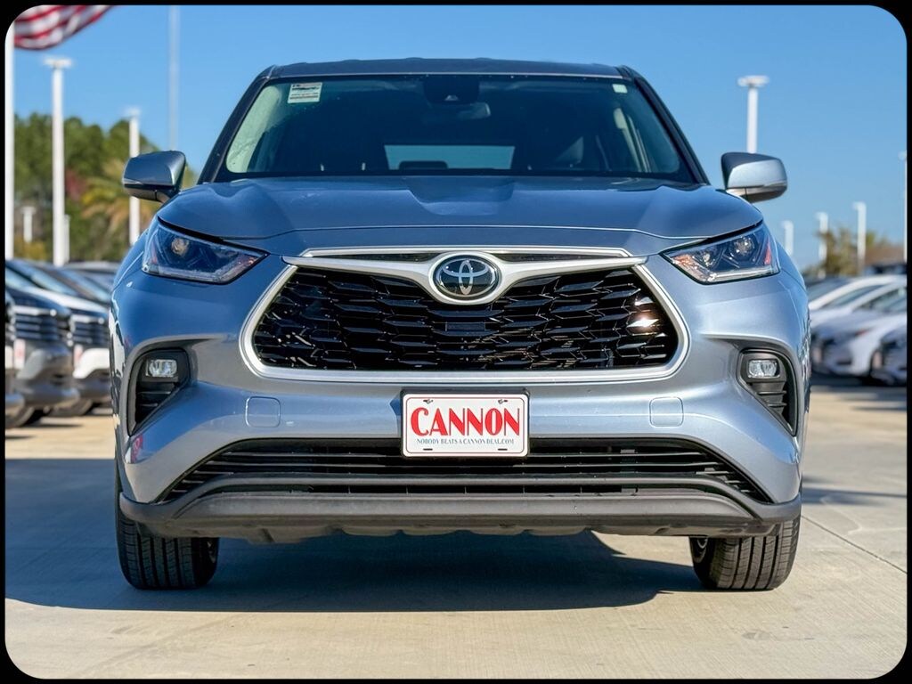 Used 2021 Toyota Highlander LE SUV