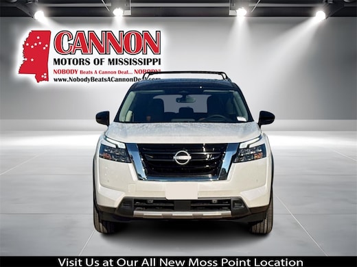2025 Nissan Pathfinder Platinum photo 2