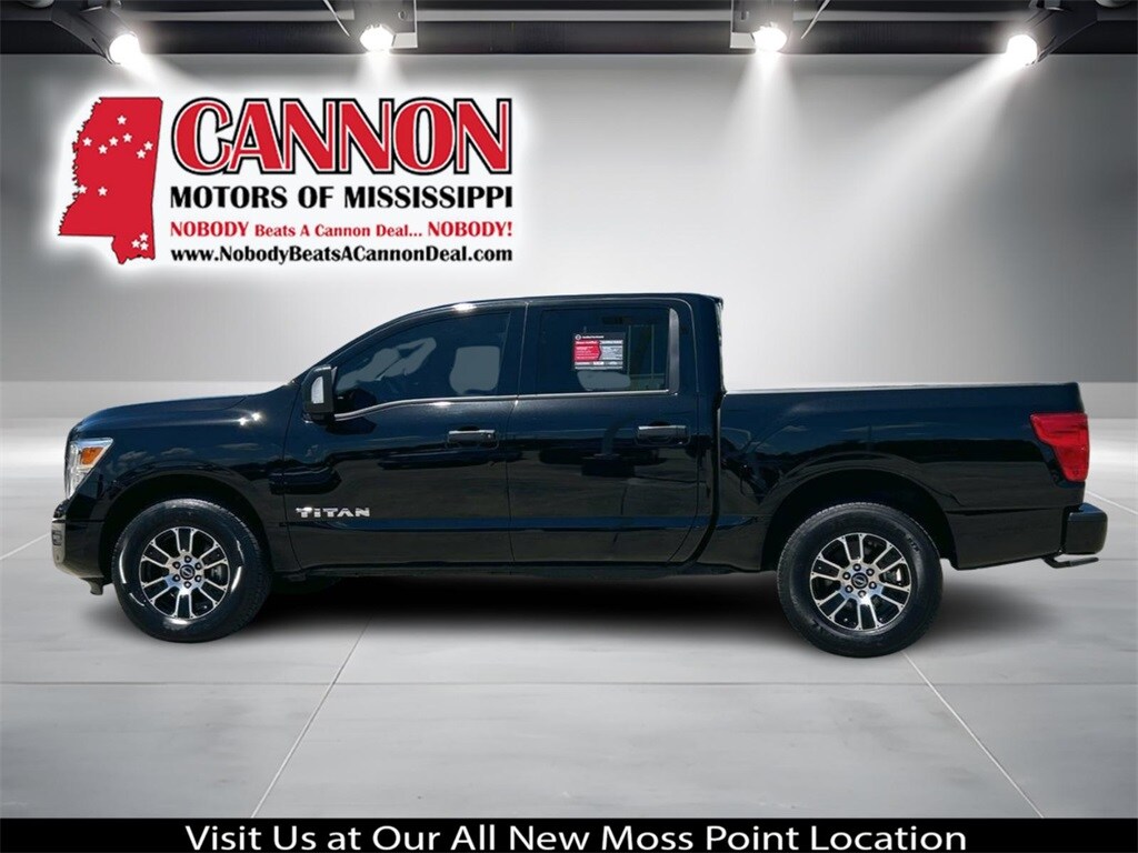 2024 Nissan Titan SV photo 2