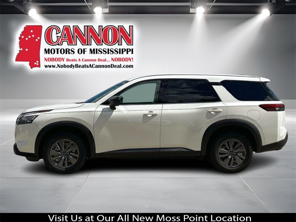 2025 Nissan Pathfinder S photo 2