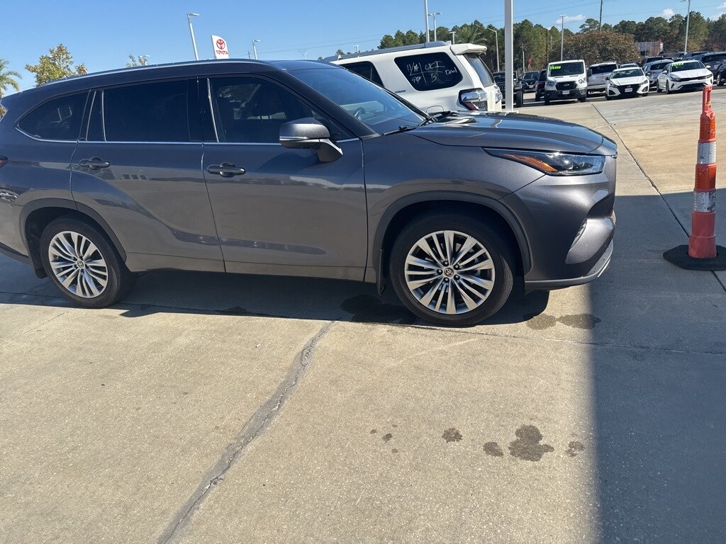 2022 Toyota Highlander Platinum photo 4