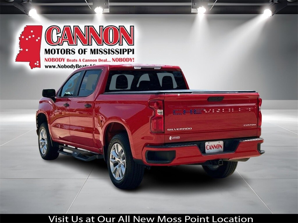 2022 Chevrolet Silverado 1500 Custom photo 2
