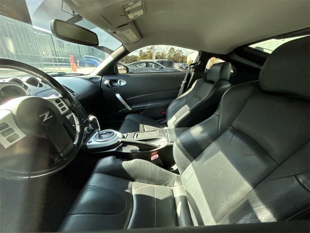 2006 Nissan 350Z Touring photo 2