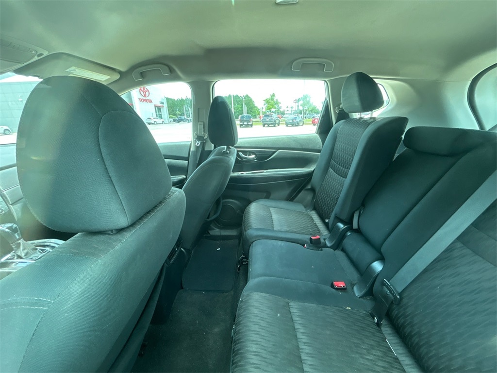 Used 2018 Nissan Rogue S with VIN 5N1AT2MT4JC731263 for sale in Moss Point, MS