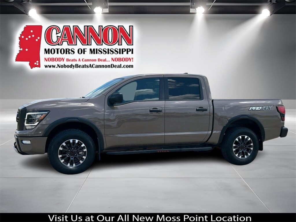 2024 Nissan Titan PRO-4X photo 2