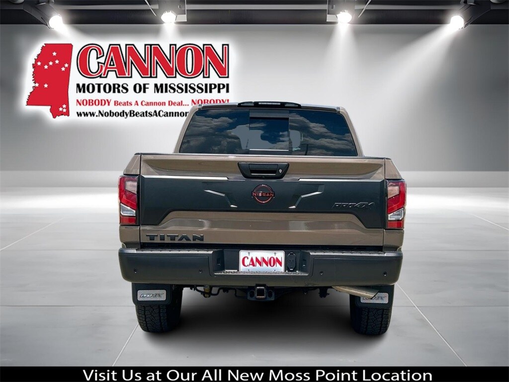 2024 Nissan Titan PRO-4X photo 4